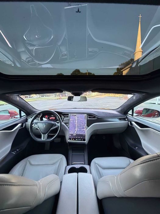Tesla Model S 85D      2015