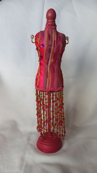 Suporte de colares colorido