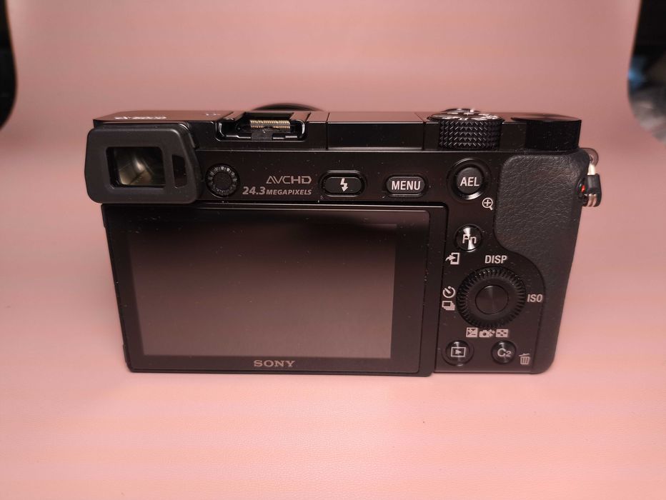 Sony Alpha a6000 (ILCE-6000LB) + 16-50mm (czarny)