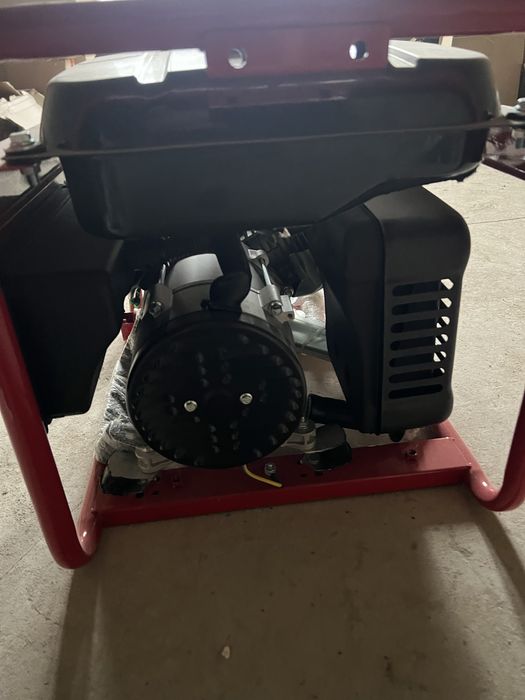 Генератор 3 кв новий