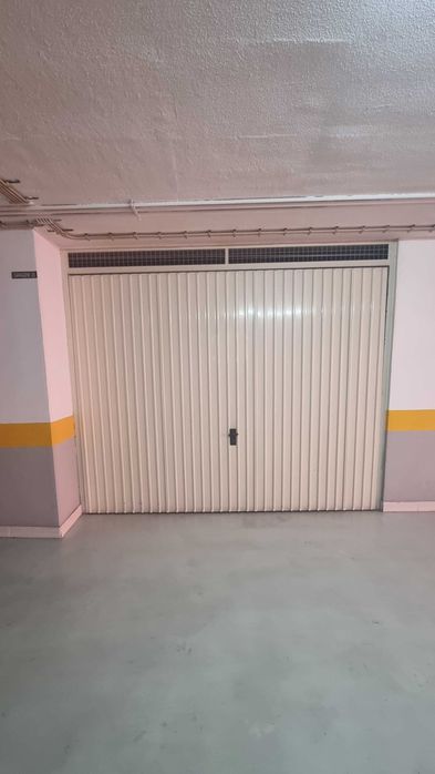 Box de Garagem com 30 m² para Arrendamento | Centro de Odivelas