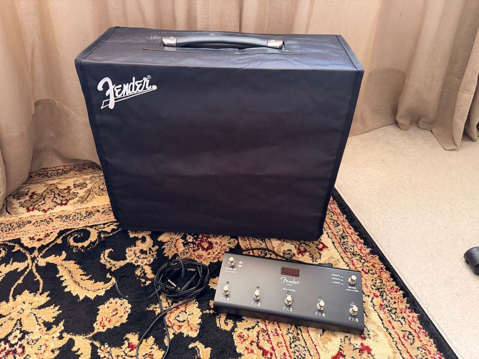 Fender Mustang GTX50 + Fender GTX-7 Footswitch + Capa