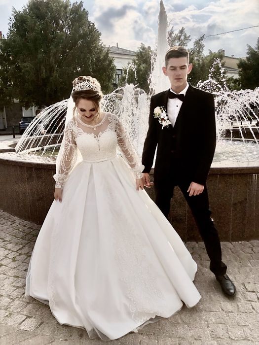 Сукня весільна розкішна. Діадема і фата в подарунок