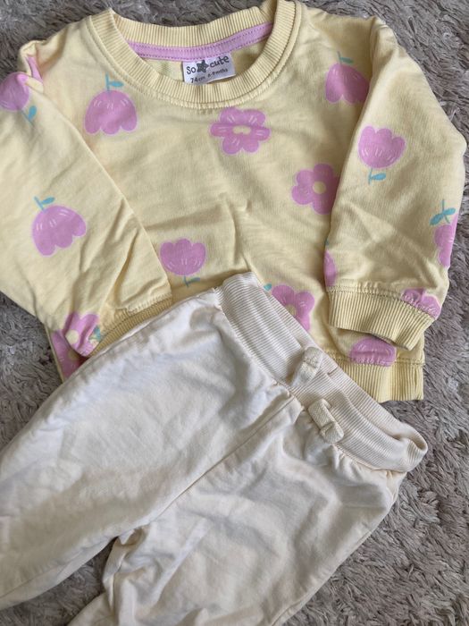 Bluza + spodnie rozmiar 74 dla dziewczynki. W bardzo dobrym stanie. Wygodny, miękki materiał.