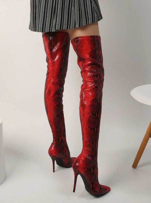 Wężowe kozaki czerwono-czarne