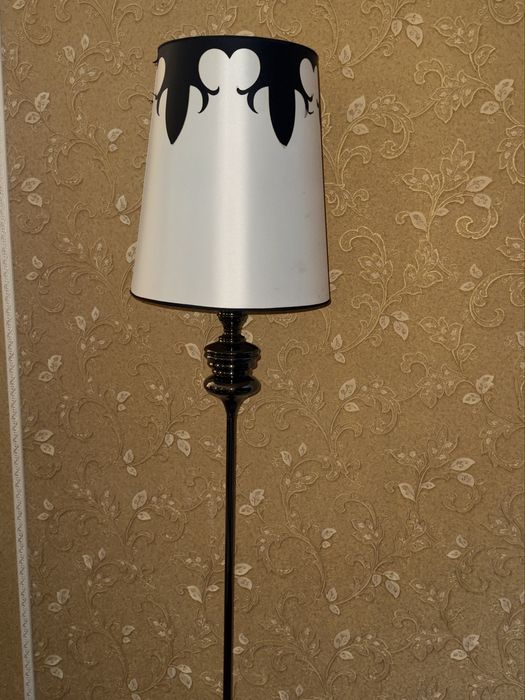 Торшер, підлоговий світильник