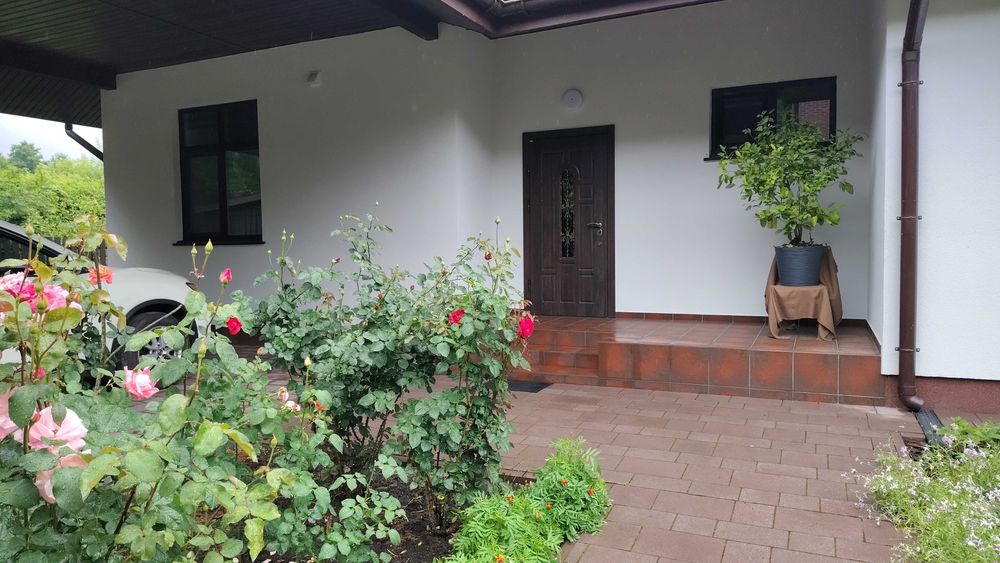 Продається сучасний будинок у котеджному містечку с. Гнідин