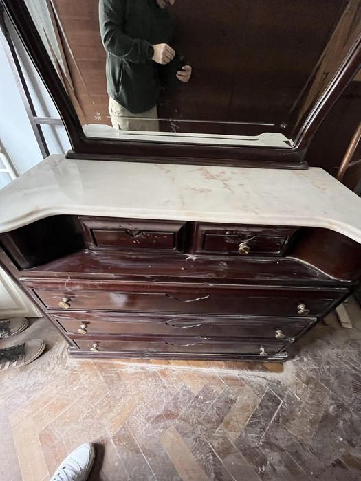 Comoda em madeira maciça/marmore