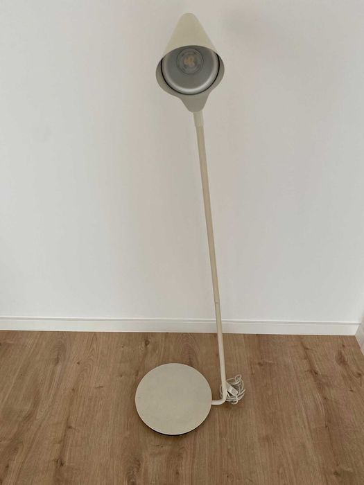 Candeeiro de pé, Led