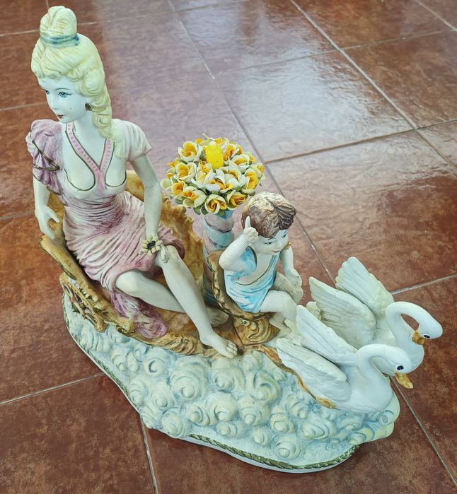 Estatueta grande em porcelana italiana