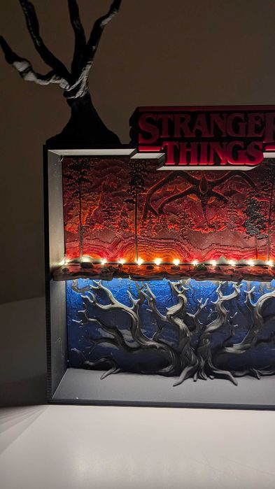 Póleczka na figurki Kinder Joy Stranger things