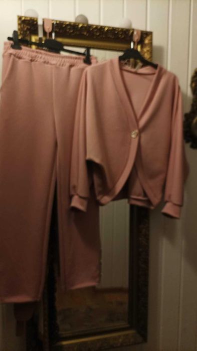 Nowy komplet damski madelko , pudrowy roz.