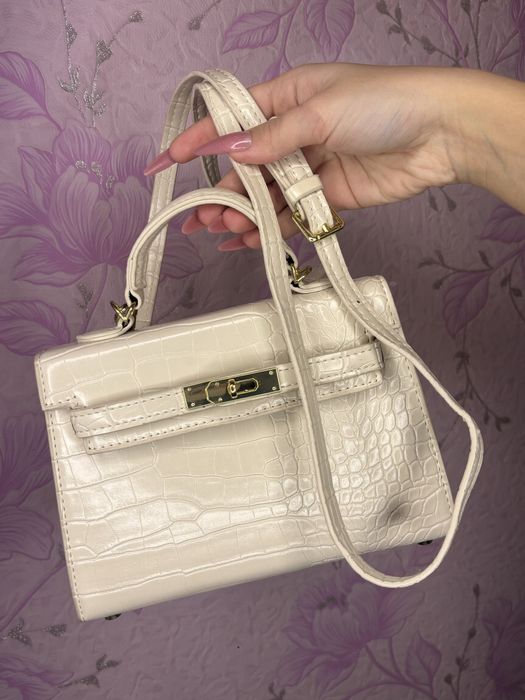 Сумка лакова шкіряна бежева у стилі kelly