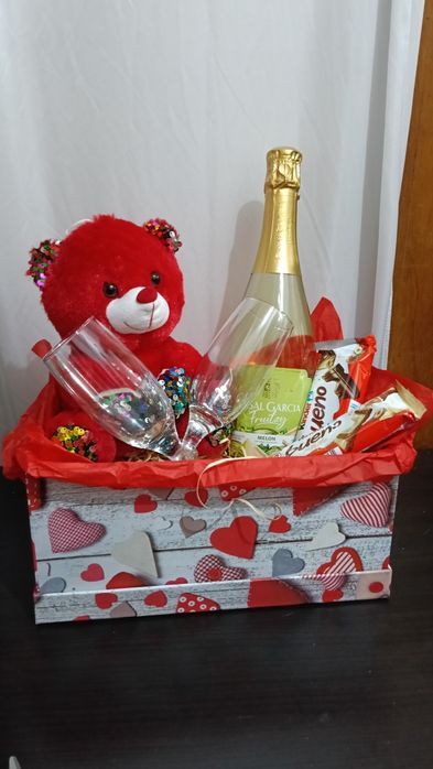 CESTAS DIA DOS NAMORADOS encomende já a sua
