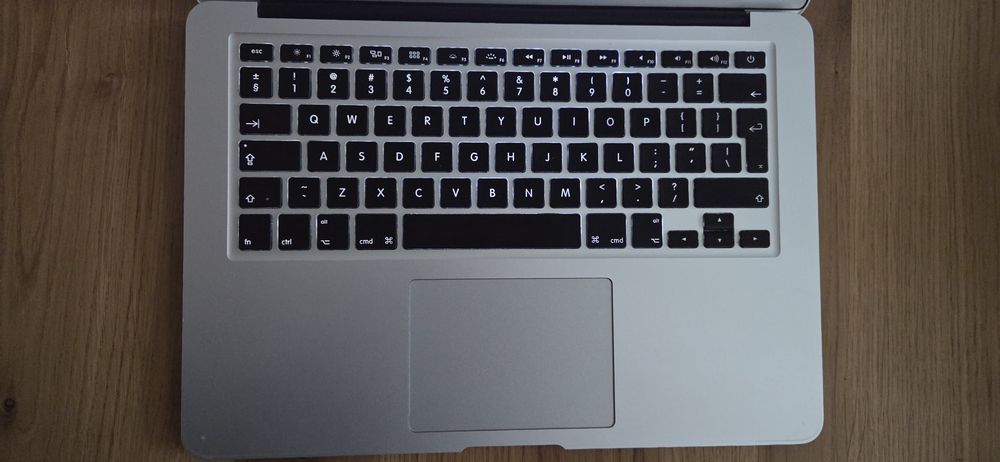 MacBook macOS Monterey 13,3"