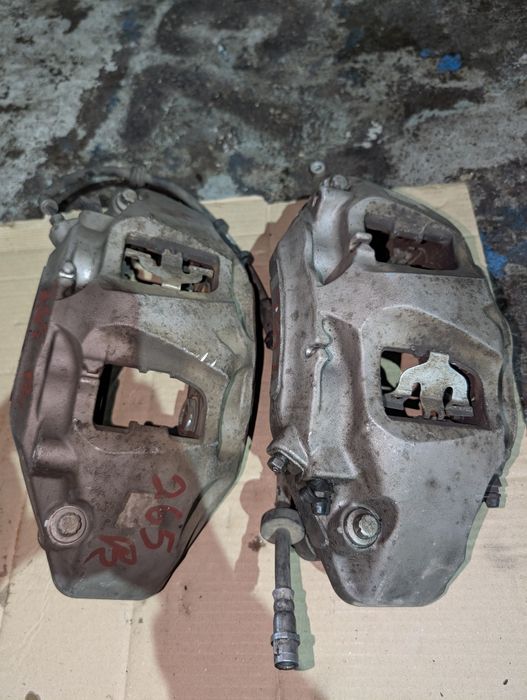 Супорта  передні  Audi Q7