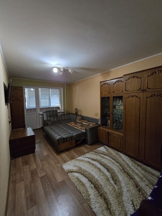 Здам подобово 3 кімнатну квартиру в центрі біля базару