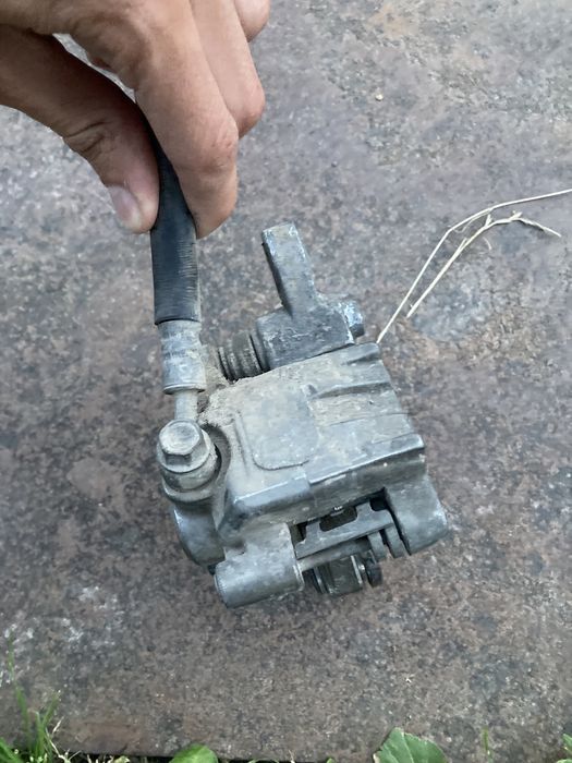 Тормозний супорт Honda Lead HF-05 90/50 | Тормоза шланг супорт лід