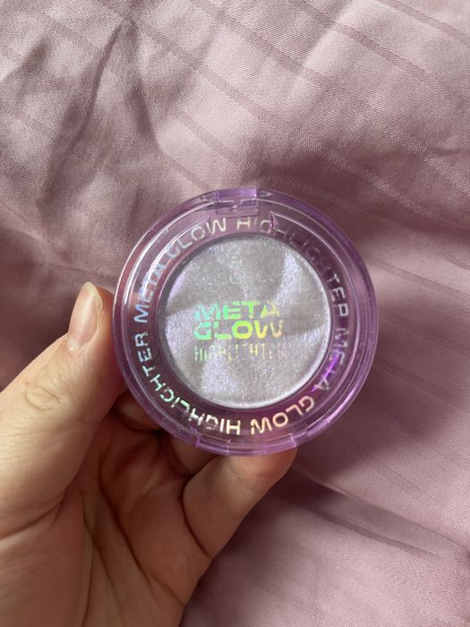 Rozświetlacz meta glow essence  duo-chrome