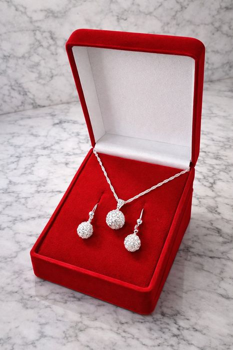Komplet biżuterii srebrnej z kryształkami