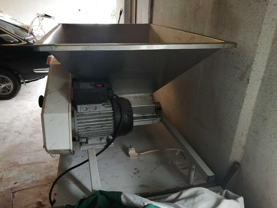 Esmagador / Ralador  de Uvas Elétrico