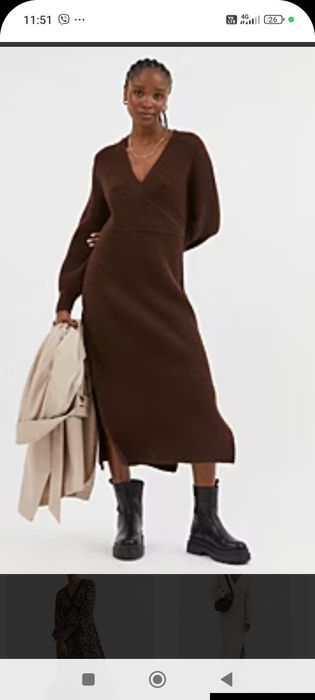 Тепла сукня з розрізами в шоколадному кольорі