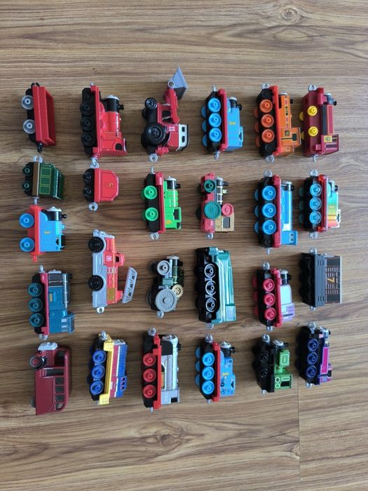 Фірмовий паровозик поїзд Томас Thomas and friends