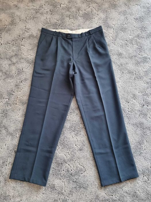 Granatowe materiałowe spodnie męskie r. 56