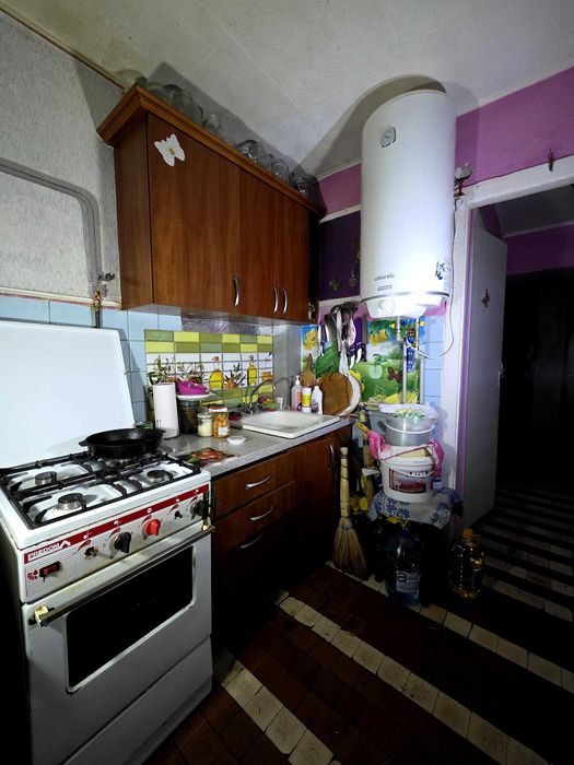 ПРОДАЖ дві кімнати в гуртожитку між метро Нивки та Сирець