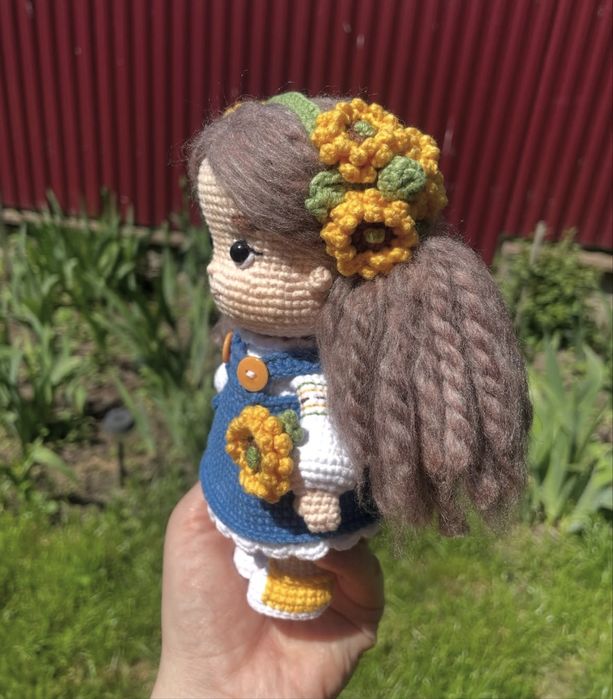 Лялька дівчинка з соняшниками