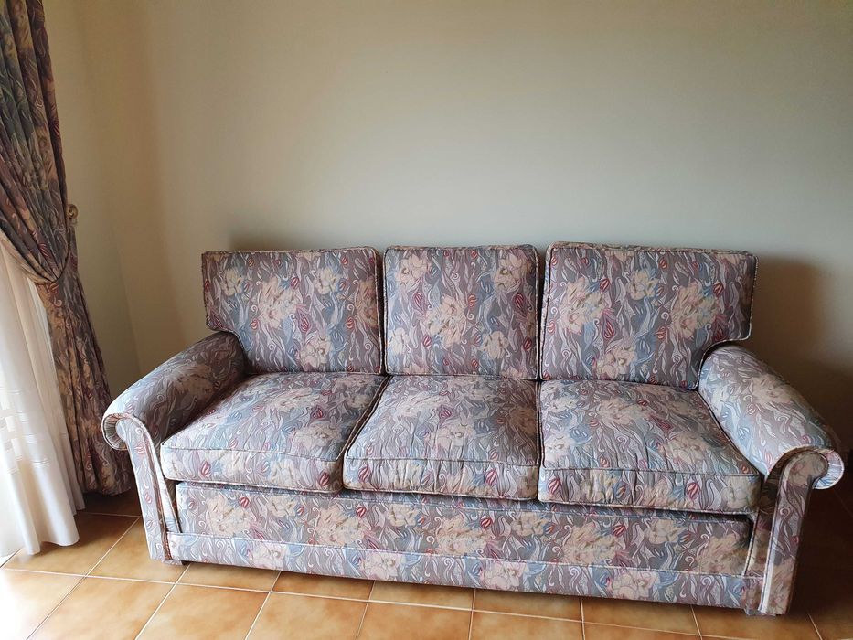 3 sofás - Vendo em conjunto ou em separado.