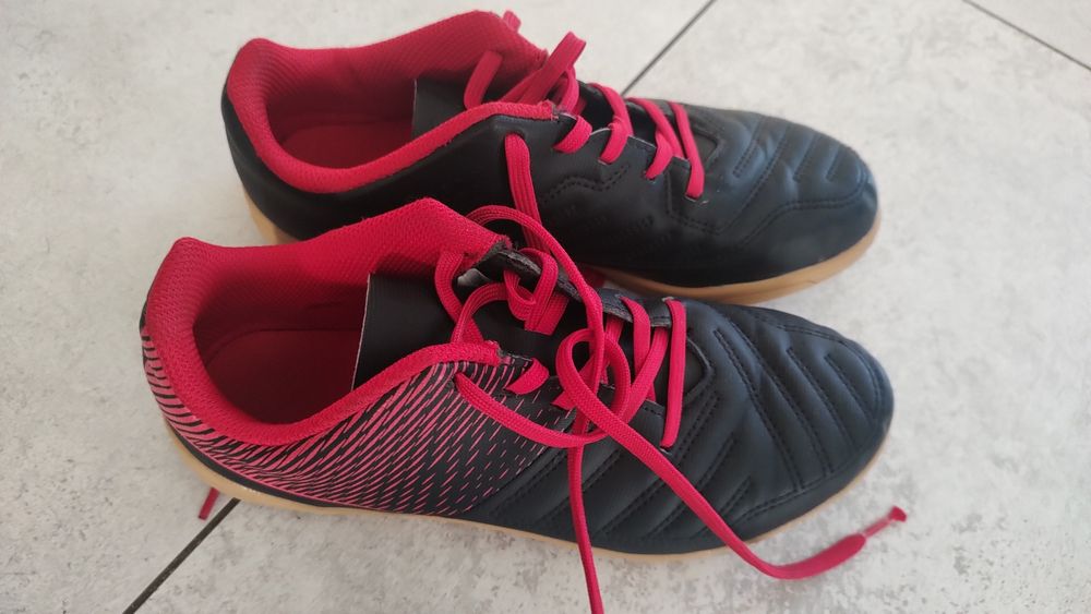 Sprzedam buty do gry w piłkę