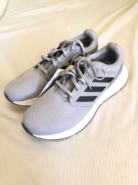 Sapatilhas Adidas para Homem NOVO EU 45 1/2 (10,5 UK, 47 BR)