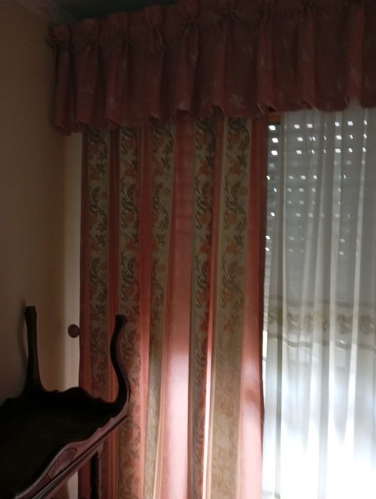 Conjunto de Cortinados Clássicos com Bando (Estilo Sanefa)