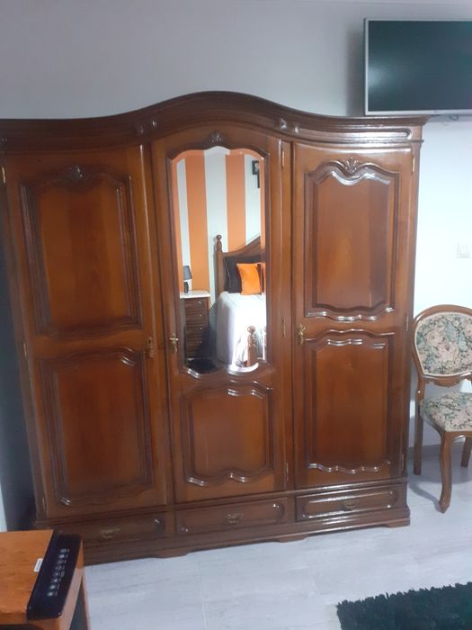 Vende se quarto de casal