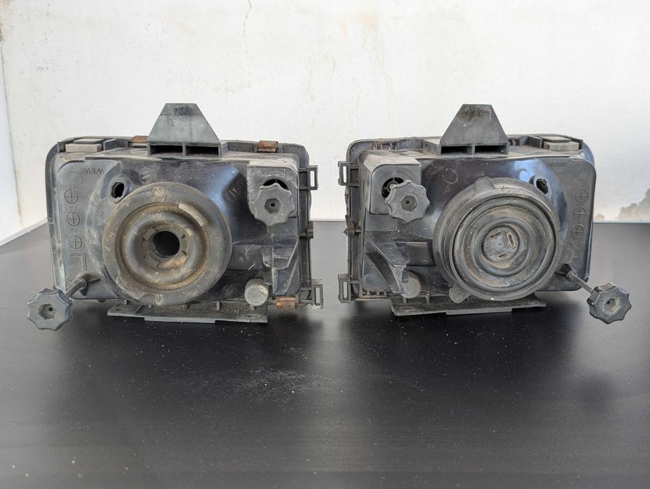 Par Faróis Frontais Opel Corsa A Mk2 / Facelift 90-93 (OEM 1216068 / 1216069)