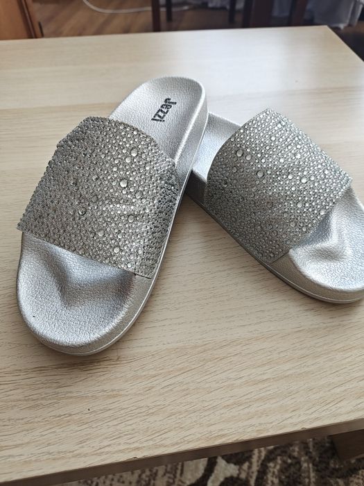 Sprzedam nowe klapki 41