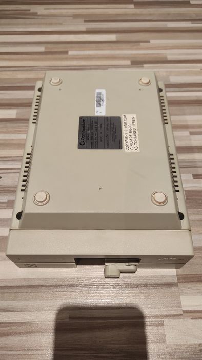 Stacja dyskietek Commodore 1541 II w Kartonie