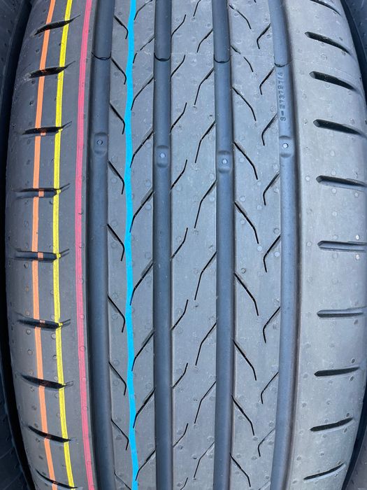 Шини. . 215/65/17