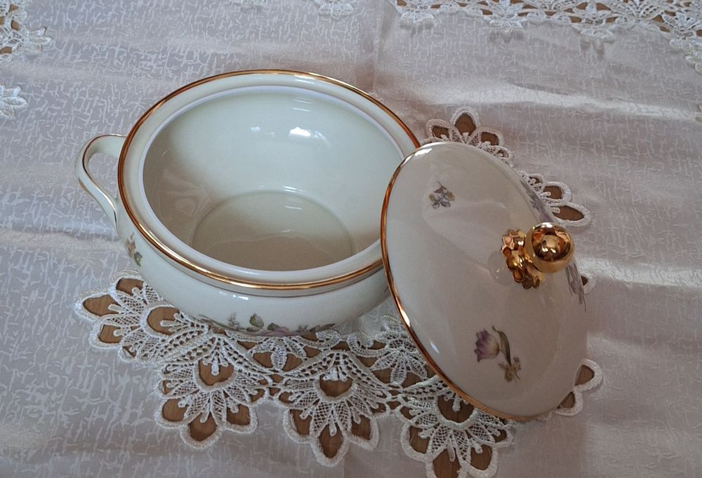 Piękna stara waza porcelanowa