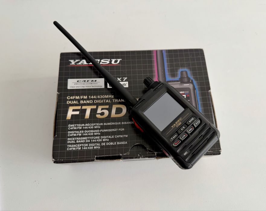 Radio Yaesu FT5D