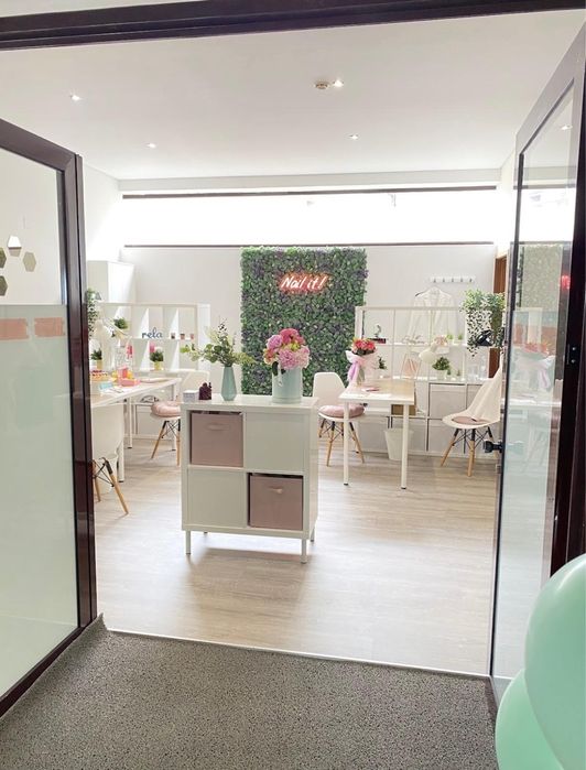 Trespasse Loja Salão de Manicure 50m2 no Centro de Vila Nova de Gaia