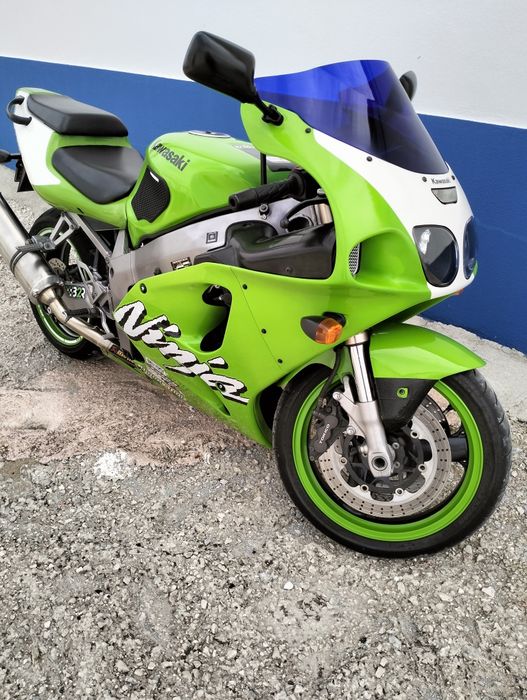 Kawasaki ZX 7r ;