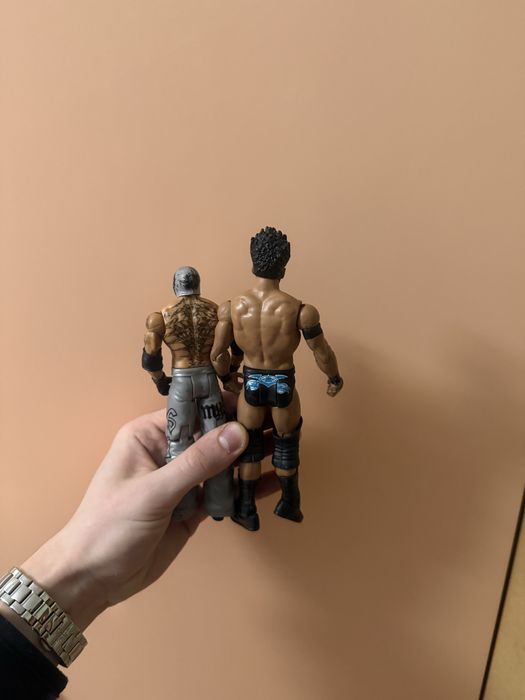 Дві фігурки WWE реслінг