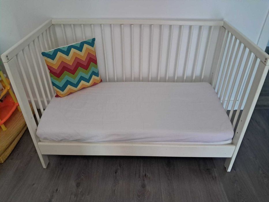 Berço bebe + 2 colchões (60 x 120) - Ikea Gulliver