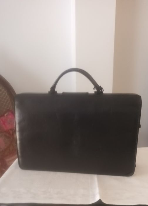 Pasta executiva preta em couro