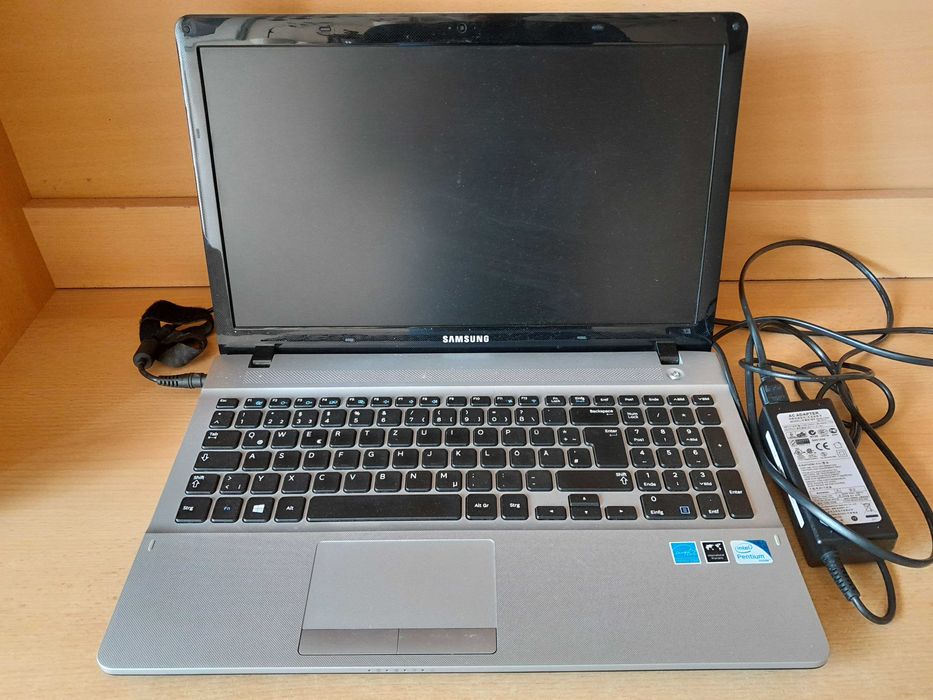 Laptop Samsung NP 300 ESE - A 02DE