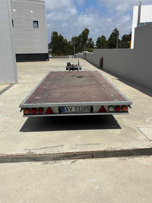 Atrelado porta carros e carga geral