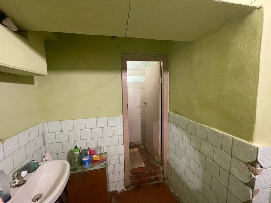 Кімната в гуртожитку по вулиці Нарбутівська