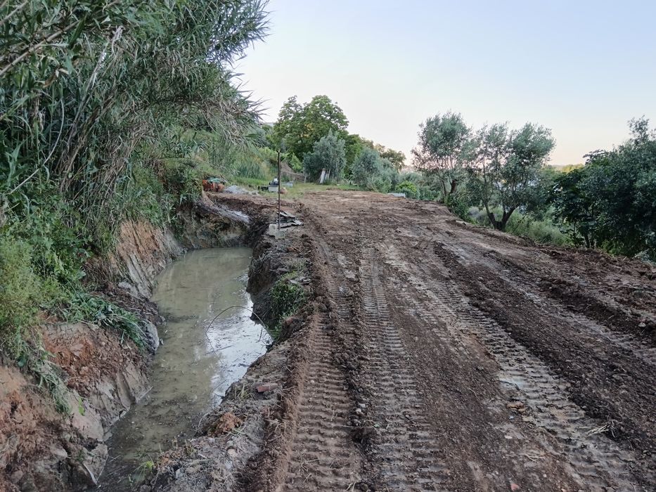 Serviços de mini-giratoria e pesado basculante
